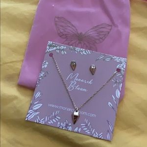 Monarch bloom necklace and earrings set